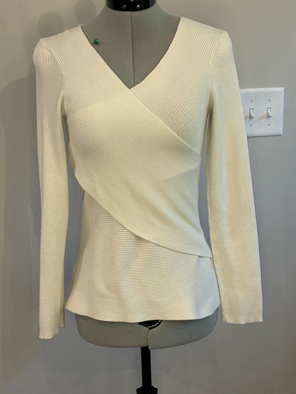Ann Taylor Factory Ivory Faux Wrap Ribbed Sweater Long Sleeve Size S 0393